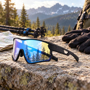 Photochromic Cycling Glasses