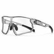 Photochromic Cycling Glasses