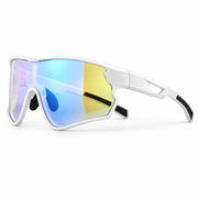 Photochromic Cycling Glasses