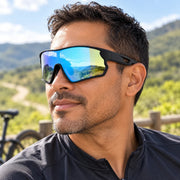 Photochromic Cycling Glasses